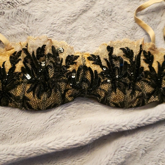 Victoria Secret Shelf Bra
